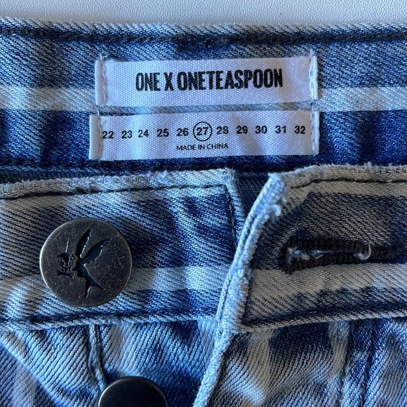 Size 27 Cuffed striped jean shorts - Picture 2 of 4